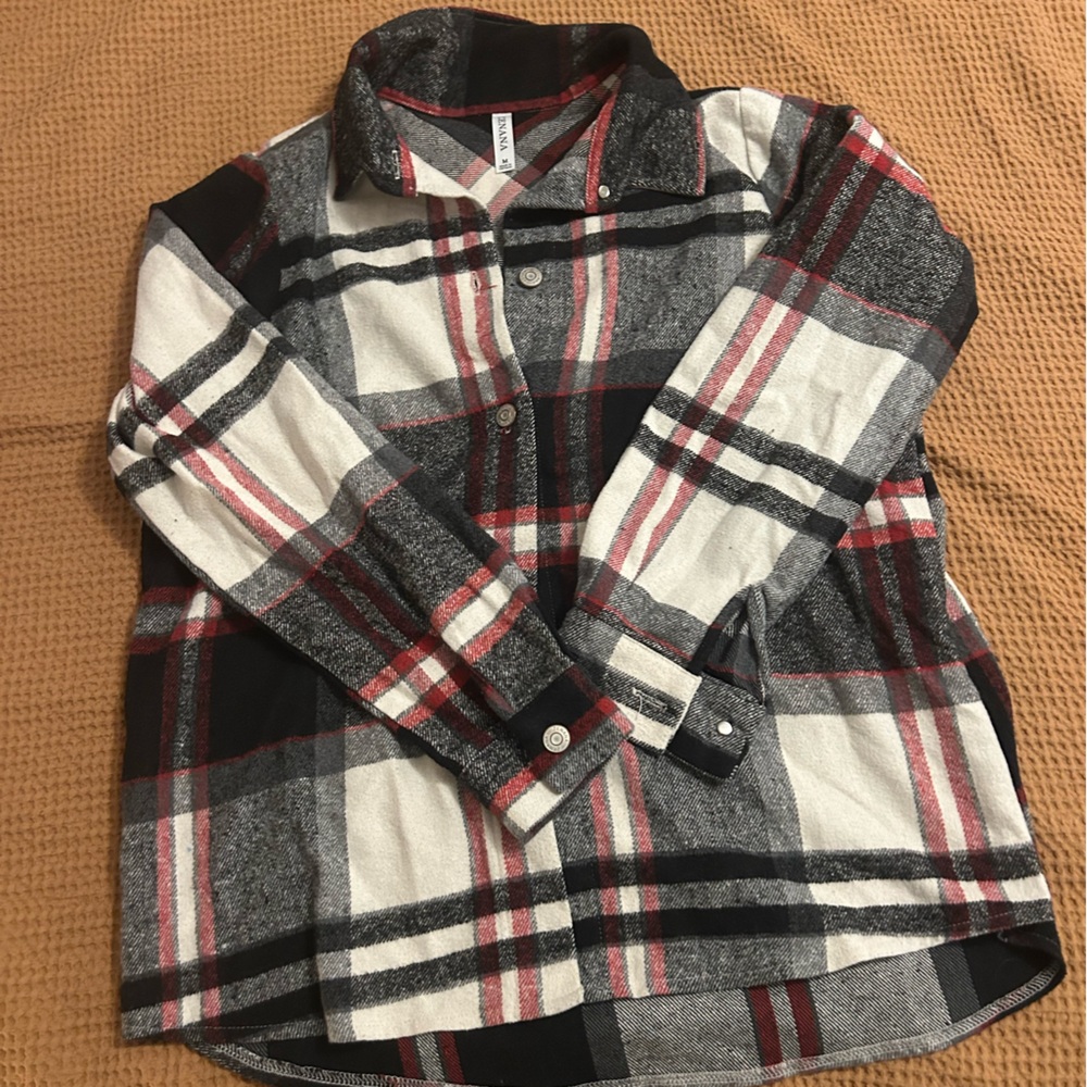 Women’s plaid buttondown